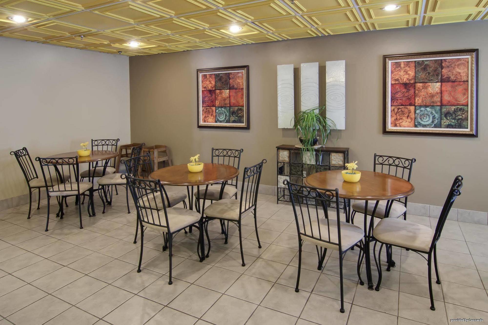 Econo Lodge Waynesboro Restaurant photo
